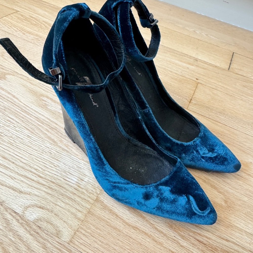 7 For All Mankind Teal Velvet Wedges